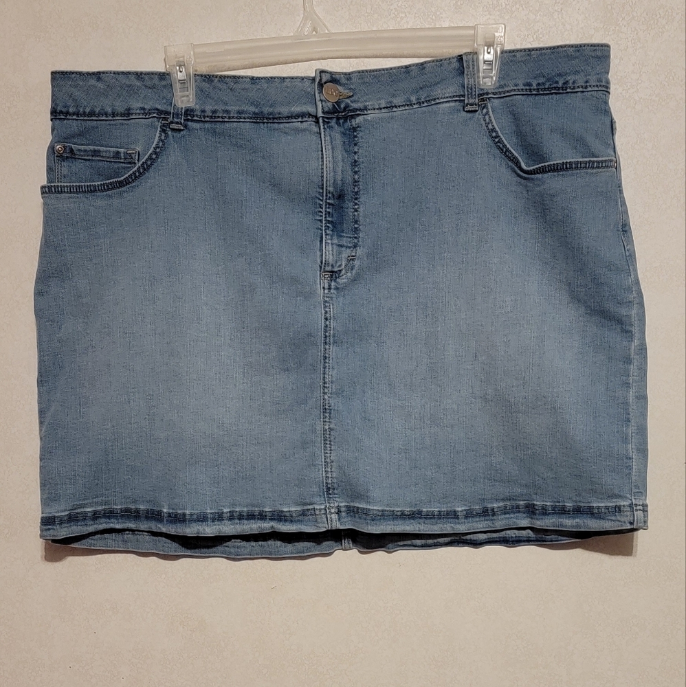 NWOT size 24W Lee skort